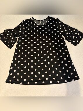 Lime N Chili Black & White Polka Dot Tee Sz Large. Lightweight. Ruffle Sleeves